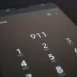 Smartphone screen displaying a dialing pad with number 911.